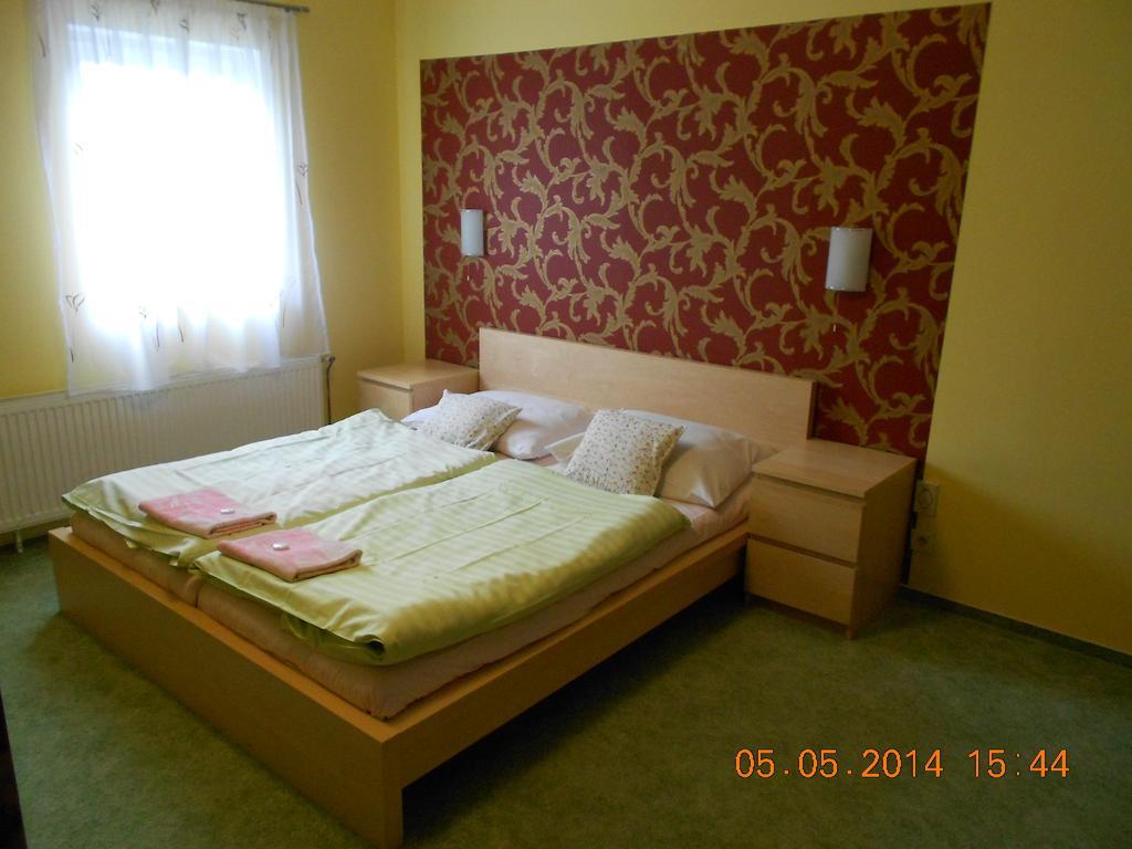 Penzion Mestansky Dum Svoboda nad Úpou Zimmer foto